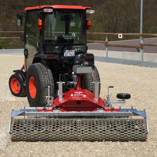 FLOOR-CARE AHK NG 1,8 M. ARBEIDSBREDDE1,8 M MED OLJETILFØRSEL FRA TREKKJØRETØYET